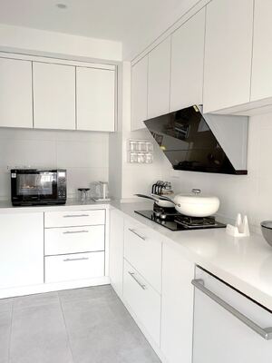 Modern Prime Oak Laminate Kitchen Cabinets With Woodmatt Finish For Hotel