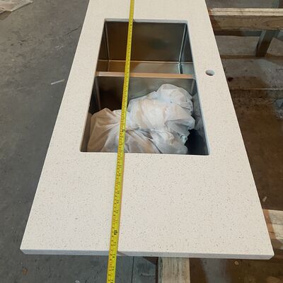 Stain Resistant Calacatta Dorada Quartz Stone Countertop For Kitchen Cabinet