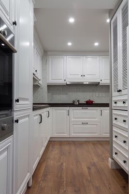 Waterproof Classic Lacquer Kitchen Cabinet With Bar Counter Or Apartment