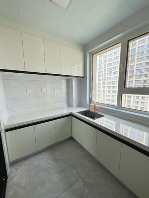 Modern Kitchen Cabinets with Quartz Countertop and Backsplash